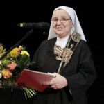 28.03.2022. Kielce. Nagrody Miasta Kielce. Na zdjęciu: siostra Hanna Szmigielska - mniszka benedyktynka, organistka, cytrzystka, dyrygent specjalizująca się w śpiewie gregoriańskim i muzyce dawnej / Wiktor Taszłow / Radio Kielce