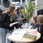 31.03.2022. Kielce. Giełda kieleckich liceów w Centrum Kształcenia Zawodowego / Wiktor Taszłow / Radio Kielce