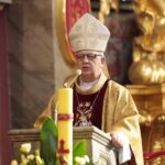 01.03.2022. Kielce. Bazylika katedralna. Msza święta w intencji Żołnierzy Wyklętych. Na zdjęciu: Jan Piotrowski - biskup kielecki / Wiktor Taszłow / Radio Kielce