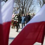 01.03.2022. Kielce. Narodowy Dzień Pamięci Żołnierzy Wyklętych. Uroczystości przed Pomnikiem Armii Krajowej. Na zdjęciu (od lewej): Zbigniew Koniusz - wojewoda świętokrzyski, Bogdan Wenta - prezydent Kielc, Tomasz Jamka - członek zarządu województwa / Wiktor Taszłow / Radio Kielce