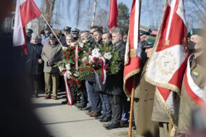 01.03.2022. Kielce. Narodowy Dzień Pamięci Żołnierzy Wyklętych. Uroczystości na cmentarzu Kielce-Piaski / Wiktor Taszłow / Radio Kielce