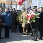 01.03.2022. Kielce. Narodowy Dzień Pamięci Żołnierzy Wyklętych. Uroczystości na cmentarzu Kielce-Piaski. Na zdjęciu (od lewej): Krzysztof Sloń - senator, Zbigniew Koniusz - wojewoda świętokrzyski / Wiktor Taszłow / Radio Kielce