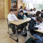 03.03.2022. Mąchocice-Scholesteria. Dzieci z Ukrainy w Szkole Podstawowej w Mąchocicach-Scholesterii / Wiktor Taszłow / Radio Kielce