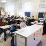 03.03.2022. Mąchocice-Scholesteria. Dzieci z Ukrainy w Szkole Podstawowej w Mąchocicach-Scholesterii / Wiktor Taszłow / Radio Kielce