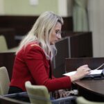 03.03.2022. Kielce. Sesja Rady Miasta Kielce. Na zdjęciu: Joanna Winiarska - radna / Wiktor Taszłow / Radio Kielce