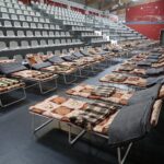 07.03.2022. Chęciny. Punkt recepcyjny w hali widowiskowo-sportowej / Wiktor Taszłow / Radio Kielce