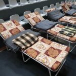 07.03.2022. Chęciny. Punkt recepcyjny w hali widowiskowo-sportowej / Wiktor Taszłow / Radio Kielce