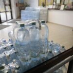 07.03.2022. Chęciny. Punkt recepcyjny w hali widowiskowo-sportowej / Wiktor Taszłow / Radio Kielce