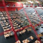 07.03.2022. Chęciny. Punkt recepcyjny w hali widowiskowo-sportowej / Wiktor Taszłow / Radio Kielce