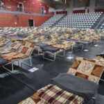 07.03.2022. Chęciny. Punkt recepcyjny w hali widowiskowo-sportowej / Wiktor Taszłow / Radio Kielce