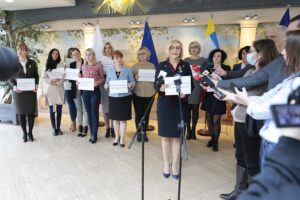 09.03.2022. Kielce. Mieszkanki województwa świętokrzyskiego wyrażają sprzeciw wobec rosyjskiej agresji na Ukrainie / Wiktor Taszłow / Radio Kielce