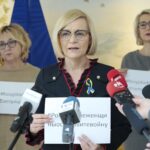 09.03.2022. Kielce. Mieszkanki województwa świętokrzyskiego wyrażają sprzeciw wobec rosyjskiej agresji na Ukrainie. Na zdjęciu: Renata Janik - wicemarszałek województwa świętokrzyskiego / Wiktor Taszłow / Radio Kielce