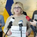 09.03.2022. Kielce. Mieszkanki województwa świętokrzyskiego wyrażają sprzeciw wobec rosyjskiej agresji na Ukrainie. Na zdjęciu: dr Urszula Oettingen / Wiktor Taszłow / Radio Kielce