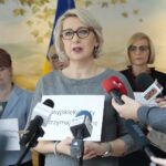 09.03.2022. Kielce. Mieszkanki województwa świętokrzyskiego wyrażają sprzeciw wobec rosyjskiej agresji na Ukrainie. Na zdjęciu: Renata Drozd - śpiewaczka operowa / Wiktor Taszłow / Radio Kielce