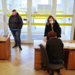 11.03.2022. Kielce. Kolejka po paszport / Wiktor Taszłow / Radio Kielce