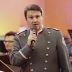 12.03.2022. Kielce. Koncert "Solidarni z Ukrainą" w WDK. Na zdjęciu: Marcin Chlebny - kapelmistrz Marszałkowskiej Orkiestry Dętej / Wiktor Taszłow / Radio Kielce