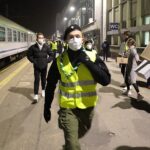 13.03.2022. Kielce. Dworzec PKP. Przyjazd z Ukrainy dzieci chorych onkologicznie / Wiktor Taszłow / Radio Kielce