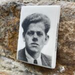 23.03.2022. Kielce. Nowe sylwetki więźniów na Murze Pamięci Ośrodka Myśli Patriotycznej i Obywatelskiej na ulicy Zamkowej / Wiktor Taszłow / Radio Kielce