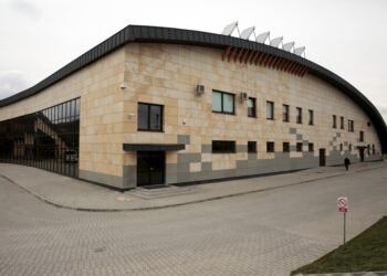 24.04.2016 Chęciny. Hala sportowa. Widok z zewnątrz. / Jarosław Kubalski / Radio Kielce