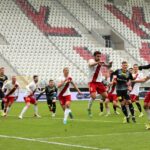 05.03.2022. Łódź. 22. kolejka Fortuna 1 Ligi: ŁKS Łódź - Korona Kielce / Krzysztof Bujnowicz / Radio Kielce