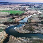 28.03.2020 Rzeka Nida pod Motkowicami. Most kolejki wąskotorowej / Jarosław Kubalski / Radio Kielce