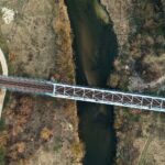 28.03.2020 Rzeka Nida pod Motkowicami. Most kolejowy / Jarosław Kubalski / Radio Kielce