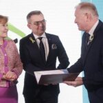 07.03.2022 Kielce. Centrum Geoedukacji. Ogłoszenia laureatów projektu „Polskich Marek Turystycznych”. Na zdjęciu od lewej: Anna Krupka - wiceminister sportu i turystyki, Marcin Różycki - wiceprezes Polskiej Organizacji Turystycznej i Krzysztof Gajewski – przewodniczący Zgromadzenia Związku Gór Świętokrzyskich / Jarosław Kubalski / Radio Kielce