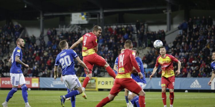 18.03.2022. Legnica. Mecz Miedź Legnica - Korona Kielce / Krzysztof Bujnowicz / Radio Kielce