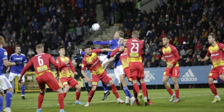 18.03.2022. Legnica. Mecz Miedź Legnica - Korona Kielce / Krzysztof Bujnowicz / Radio Kielce