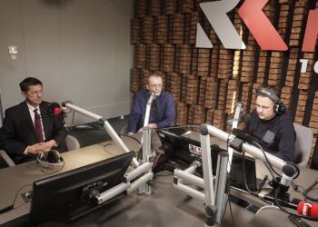 01.03.2022 Radio Kielce. Punkty Widzenia. Na zdjęciu od lewej: Leszek Bukowski - kielecka delegatura IPN, Dionizy Krawczyński - Stowarzyszenie Rekonstrukcji Historycznych "Jodła" i Robert Szumielewicz - Radio Kielce / Jarosław Kubalski / Radio Kielce