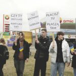 04.03.2022 Kielce. Protest ukraińskiej młodzieży przed stacją paliw Amic / Jarosław Kubalski / Radio Kielce