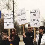 04.03.2022 Kielce. Protest ukraińskiej młodzieży przed stacją paliw Amic / Jarosław Kubalski / Radio Kielce