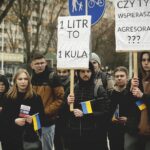 04.03.2022 Kielce. Protest ukraińskiej młodzieży przed stacją paliw Amic / Jarosław Kubalski / Radio Kielce