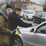 04.03.2022 Kielce. Protest ukraińskiej młodzieży przed stacją paliw Amic / Jarosław Kubalski / Radio Kielce