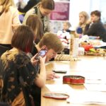 05.03.2022 Ameliówka. Harcerze bawią się z dziećmi z Ukrainy w Hotelu Ameliówka / Jarosław Kubalski / Radio Kielce