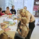 05.03.2022 Ameliówka. Harcerze bawią się z dziećmi z Ukrainy w Hotelu Ameliówka / Jarosław Kubalski / Radio Kielce