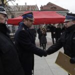 05.03.2022. Kielce. Wręczenie aktu włączenia jednostki OSP Kielce-Niewachlów w struktury Krajowego Systemu Ratowniczo-Gaśniczego. Na zdjęciu (od lewej): Mirosław Pawlak – prezes zarządu wojewódzkiego Związku Ochotniczych Straży Pożarnych RP, st. bryg. Krzysztof Ciosek, Świętokrzyski Komendant Wojewódzki PSP, Piotr Biegański – prezes OSP Niewachlów / Jarosław Kubalski / Radio Kielce