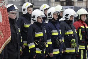 05.03.2022. Kielce. Wręczenie aktu włączenia jednostki OSP Kielce-Niewachlów w struktury Krajowego Systemu Ratowniczo-Gaśniczego / Jarosław Kubalski / Radio Kielce