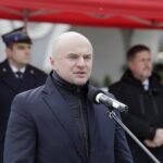 05.03.2022. Kielce. Wręczenie aktu włączenia jednostki OSP Kielce-Niewachlów w struktury Krajowego Systemu Ratowniczo-Gaśniczego. Na zdjęciu: Rafał Nowak - wicewojewoda świętokrzyski / Jarosław Kubalski / Radio Kielce