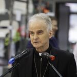 05.03.2022. Chęciny. I Puchar Polski Kadetów w zapasach. Na zdjęciu: biskup Marian Florczyk / Jarosław Kubalski / Radio Kielce