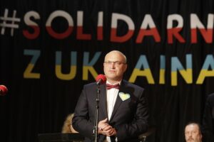 05.03.2022. Opatów. Koncert „Solidarni z Ukrainą”. Na zdjęciu: Tomasz Staniek - starosta opatowski / Jarosław Kubalski / Radio Kielce