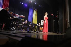 05.03.2022. Opatów. Koncert „Solidarni z Ukrainą”. Na zdjęciu: Sylwia Gorajek / Jarosław Kubalski / Radio Kielce