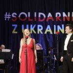 05.03.2022. Opatów. Koncert „Solidarni z Ukrainą”. Na zdjęciu: Sylwia Gorajek i Łukasz Gaj / Jarosław Kubalski / Radio Kielce