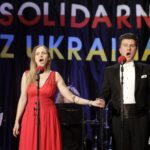 05.03.2022. Opatów. Koncert „Solidarni z Ukrainą”. Na zdjęciu: Sylwia Gorajek i Łukasz Gaj / Jarosław Kubalski / Radio Kielce