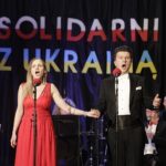 05.03.2022. Opatów. Koncert „Solidarni z Ukrainą”. Na zdjęciu: Sylwia Gorajek i Łukasz Gaj / Jarosław Kubalski / Radio Kielce