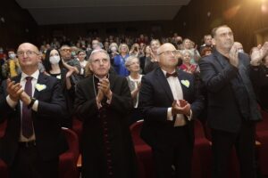 05.03.2022. Opatów. Koncert „Solidarni z Ukrainą”. Na zdjęciu (od lewej): Piotr Wawrzyk - wiceminister spraw zagranicznych, Krzysztof Nitkiewicz - biskup sandomierski, Tomasz Staniek - starosta opatowski, Janusz Knap- prezes Radia Kielce / Jarosław Kubalski / Radio Kielce