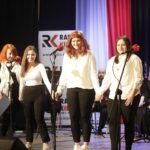 05.03.2022. Opatów. Koncert „Solidarni z Ukrainą”. Na zdjęciu: występ ukraińskiej młodzieży, która uczy się w „Szkole na Górce”. / Jarosław Kubalski / Radio Kielce