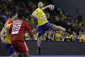 09.03.2022 Kielce. Mecz Ligi Mistrzów: Łomża Vive Kielce - Dynamo Bukareszt. Rzuca Branko Vujović / Jarosław Kubalski / Radio Kielce