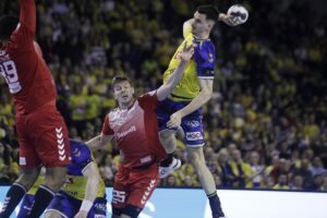 09.03.2022 Kielce. Mecz Ligi Mistrzów: Łomża Vive Kielce - Dynamo Bukareszt. Rzuca Szymon Sićko / Jarosław Kubalski / Radio Kielce