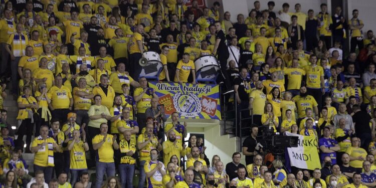 09.03.2022 Kielce. Mecz Ligi Mistrzów: Łomża Vive Kielce - Dynamo Bukareszt. Kibice / Jarosław Kubalski / Radio Kielce